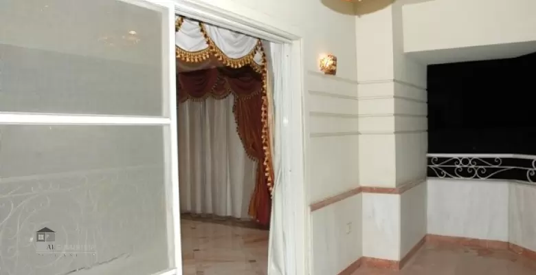 Unfurnished Apartment for rent 320.00 M2 in Cairo, Maadi