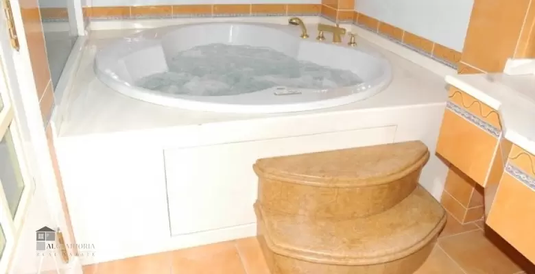 Unfurnished Apartment for rent 320.00 M2 in Cairo, Maadi