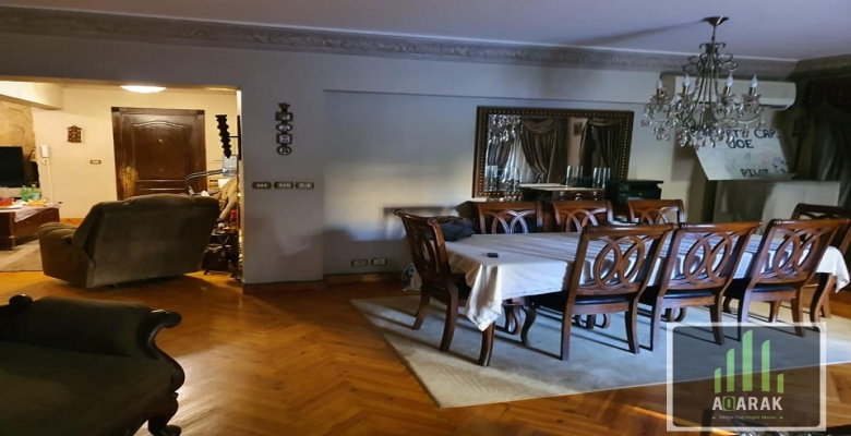 شقه + حديقه حي الاشجار اكتوبر  المساحه : 172م حديقه : 300 م