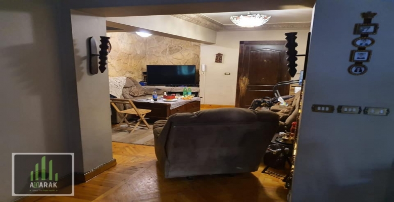 شقه + حديقه حي الاشجار اكتوبر  المساحه : 172م حديقه : 300 م