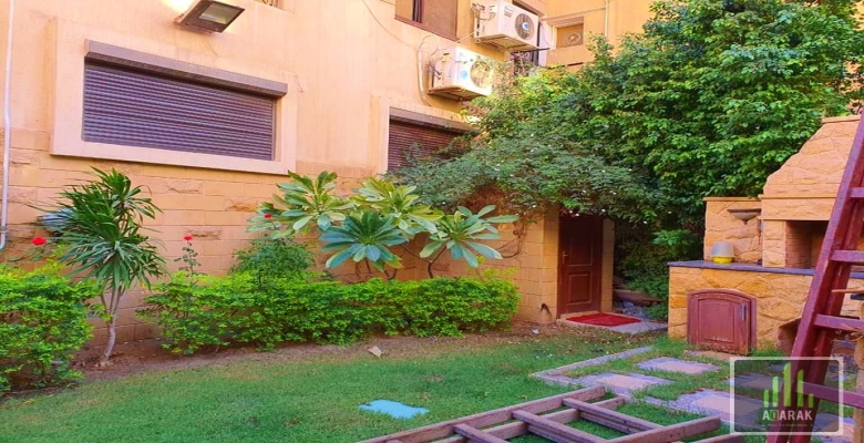 شقه + حديقه حي الاشجار اكتوبر  المساحه : 172م حديقه : 300 م