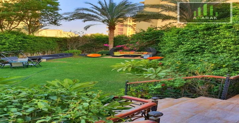 شقه + حديقه حي الاشجار اكتوبر  المساحه : 172م حديقه : 300 م