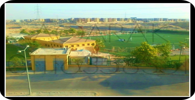 للبيع ١١٧ متر موقع مميز في كمبوند حي الاشجار أمام دريم لاند . نصف تشطيب