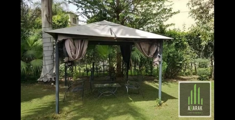 بحي الاشجار للبيع بينت هاوس ٢٠٢م٢ + روف ٧٥ م نصف تشطيب على المحارة بلدور الخامس والعمارة يوجد بها أسانسير وجراج أسفل العمارة به مكان ملك الوحدة مخصص لها بالإضافة الى أماكن باركينج حول المبنى الوحدة تتكون من مستويين المستوى الأول به ريسيبشن كبير يكفى ٣ قطع