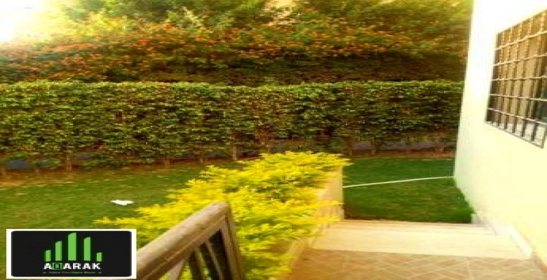 - شقق للتمليك بارقي كمبوند باكتوبر - كمبوند حي الاشجار - الشقه بالدور الارضي - مساحه 135 م + جنينه خاصه 200 م - مكونة من 3 غرف - 2 حمام - مطبخ - ريسيبشن 2 قطعه - تشطيب لوكس شركه عقارك للتسويق العقاري والتشطيبات لسنا الوحيدون ولكننا الاميز بشهاده الجميع تس