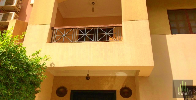 دوبلكس حي الاشجار ٢٧٠م حديقة ١٠٠م  افضل تشطيب سوبر سوبر لوكس.  كماليات: ٣ حمام (ضيوف، ماستر، علوي مشترك). ٣ غرف (معيشة، ماستر، عادي) غرفتين النوم مطلين على الحديقة. ٢ بلكونة في الماستر (١ نشر، ١ عالحديقة) يوجد Dressing Room بالماستر. ٢ جاكوزي بالحمامات ال