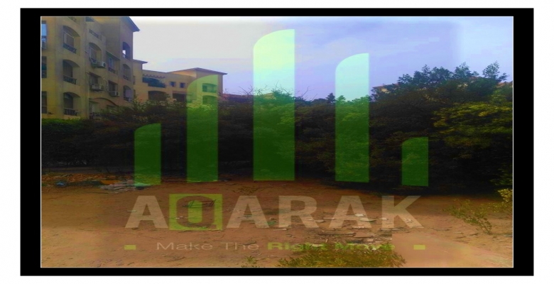 شقه 200 م بكمبوند حي الاشجار نصف تشطيب بالاضــافه الى حديقه 300 م 3 غرف + 3 حمام + ريسبشن 3 قطع + غرفه خزين نص تشطيب بالاضــافه الى حديقه 300 م العماره على 4 ادوار فقط العماره كامله الخدمات والمرافق على شارع رئيسى موقــع ممتــاز جدا يوجد لدينا مساحات مختل