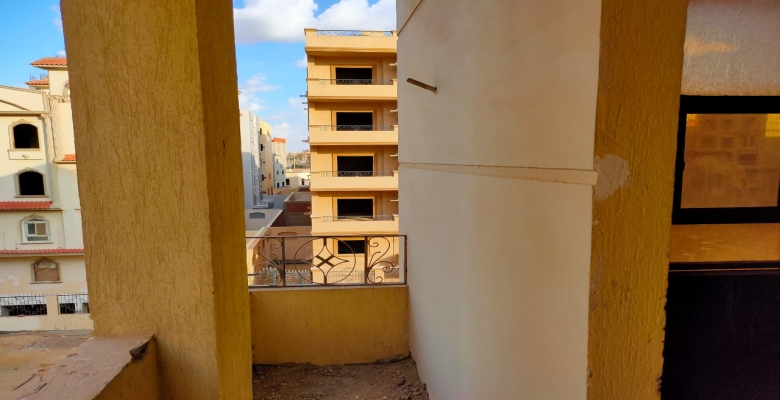 شقه للبيع بالتجمع كمباوند المستشارين