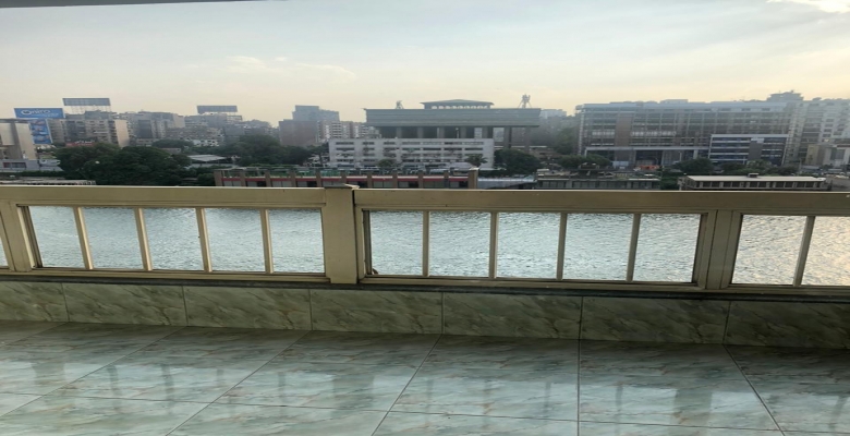 شقة للايجار مفروشة فرش حديث اطلالة علي النيل من كل الجوانب  تشطيب الترا سوبر لوكس في برج  ام كلثوم  .ابو الفدا الزمالك