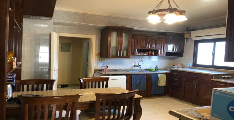 شقه للبيع بميدان لبنان بالفرش