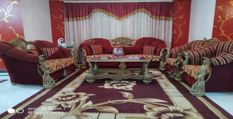 شقه للبيع بالحي الخمس 6 اكتوبر بفرش الريسبشن فقط