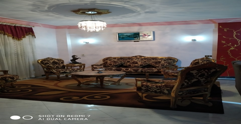 شقه للبيع بالحي الخمس 6 اكتوبر بفرش الريسبشن فقط