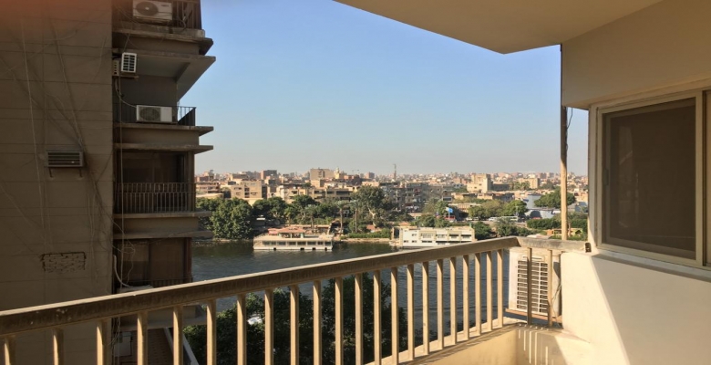 شقه للايجار فى الزمالك تصلح سكنى واداري / An apartment for rent in Zamalek suitable for residential and administrative purposes.