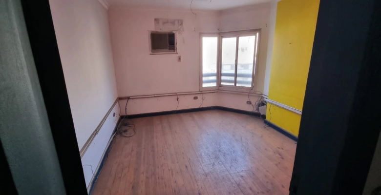 شقة للايجار بالدقي - شارع الدقي الرئيسي