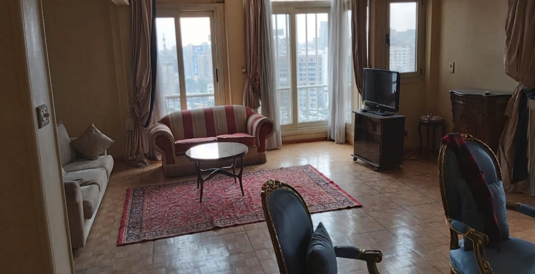 شقة مفروشة للبيع أو للايجار بالزمالك -  في ارقي شوارع  في منطقة الزمالك بجوار البنك -اطلالة عالي النيل ا