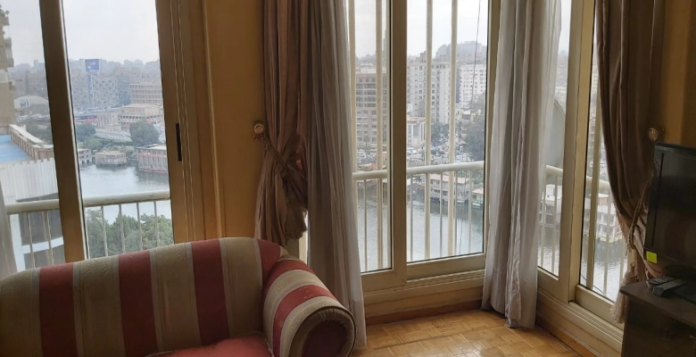 شقة مفروشة للبيع أو للايجار بالزمالك -  في ارقي شوارع  في منطقة الزمالك بجوار البنك -اطلالة عالي النيل ا