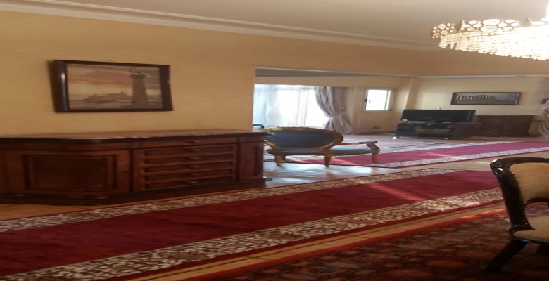 شقة مفروشة للبيع أو للايجار بالزمالك -  في ارقي شوارع  في منطقة الزمالك بجوار البنك -اطلالة عالي النيل ا