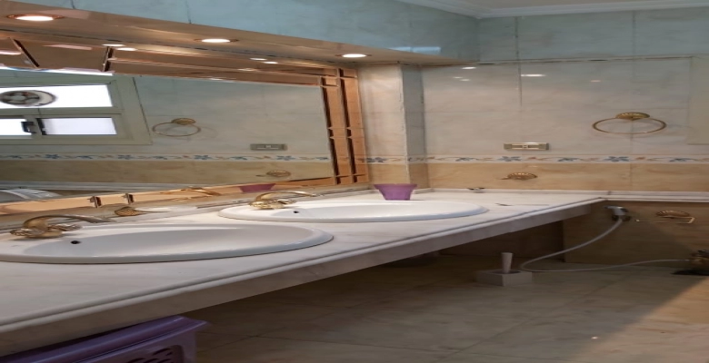 شقة مفروشة للبيع أو للايجار بالزمالك -  في ارقي شوارع  في منطقة الزمالك بجوار البنك -اطلالة عالي النيل ا