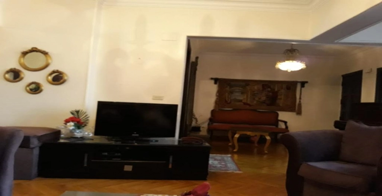 شقه للبيع في الدقي شارع مصدق