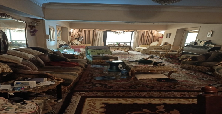 شقة للبيع بالزمالك شارع 26 يوليو 130م | بسعر مميز من Algomhoria