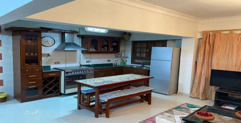 شقة مفروشة للبيع  بالمهندسين موقع متميز جدا بالفرش وديكورات جديدة سوبر لوكس  3 غرف