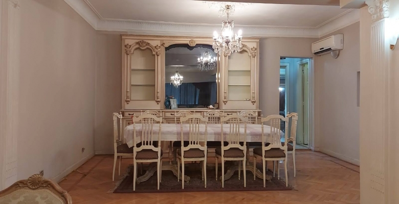 شقة للبيع بموقع مميز بالزمالك