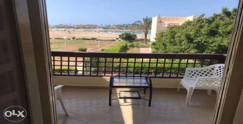 استديو للايجار اول صف بحيرة رملية