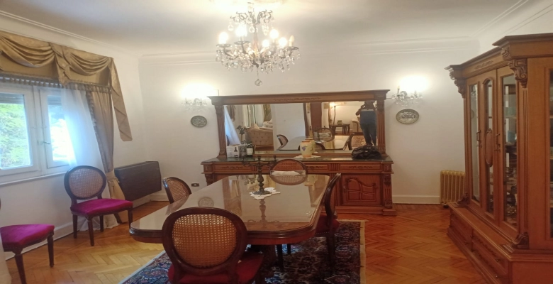 شقة للايجار في  موقع متميز الزمالك مكونة من 2 غرفة نوم  و2 حمام وسفرة ومطبخ  وقريبة من كل الخدمات