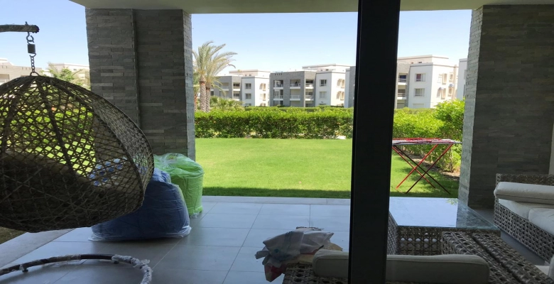 شاليه للبيع بالدور الارضي في قريه امواج 3 غرف