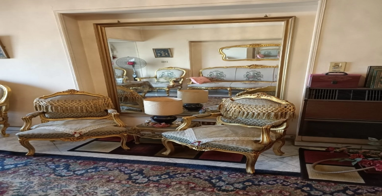 شقة للبيع بالزمالك شارع 26 يوليو 130م | بسعر مميز من Algomhoria