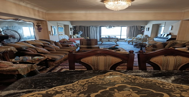 شقة للبيع بالزمالك شارع 26 يوليو 130م | بسعر مميز من Algomhoria