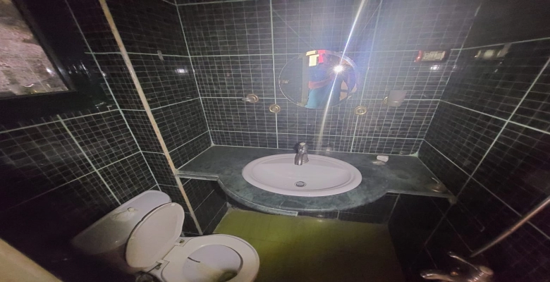 فيلا للبيع في موقع متميز بالشيخ زايد مكونة من 3 غرف نوم  و4 حمام و2 مطبخ  وريسبشن كبير و1 ليفنج الفيو بيطل علي الحديقة  وقريبة من كل الخدمات