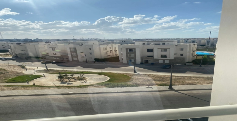 شاليه للايجار بقرية أمواج - الساحل الشمالي / A chalet is available for rent in Amwaj Village - North Coast