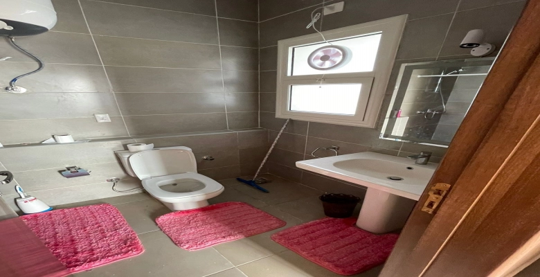 شاليه للايجار بقرية أمواج - الساحل الشمالي / A chalet is available for rent in Amwaj Village - North Coast