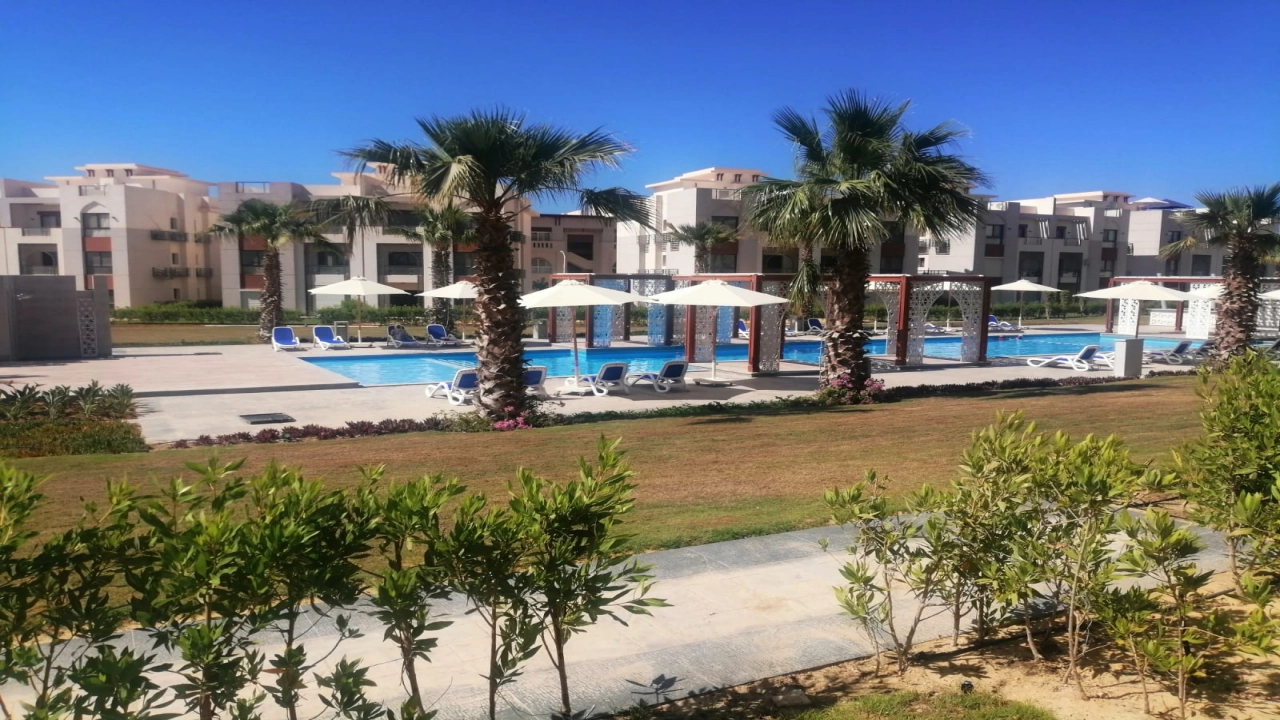 شالية 2 غرفة ارضي بجاردن للايجار - جايا (رأس الحمكة) - الساحل الشمالي