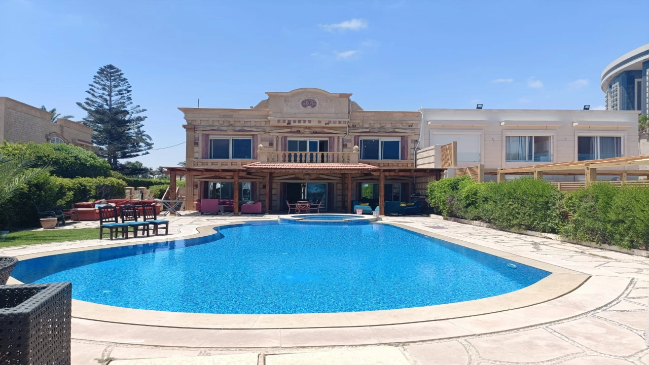 فيلا للإيجار في مارينا الساحل الشمالي 6 غرف نوم