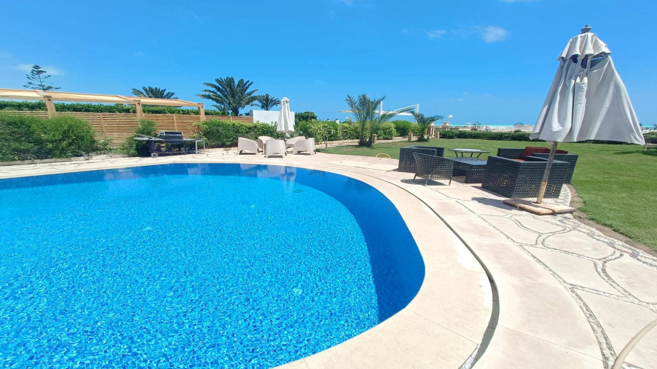 فيلا للإيجار في مارينا الساحل الشمالي 6 غرف نوم