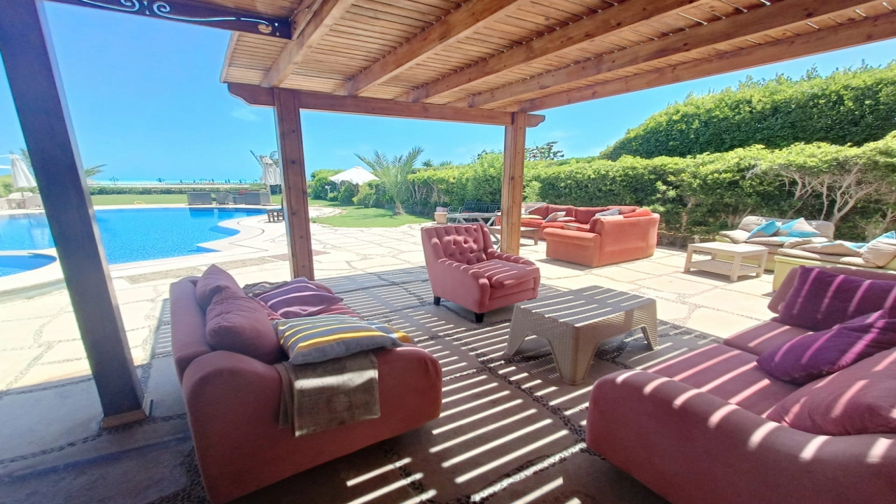 فيلا للإيجار في مارينا الساحل الشمالي 6 غرف نوم