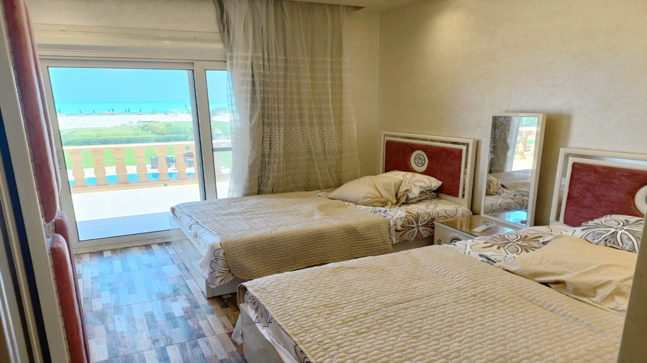 فيلا للإيجار في مارينا الساحل الشمالي 6 غرف نوم