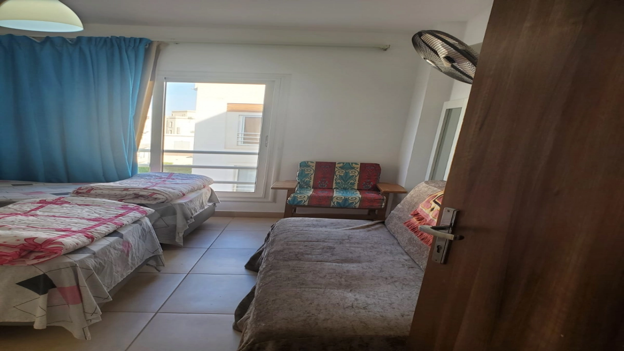 شالية للايجار 2 غرفه _قرية امواج_ الساحل الشمالي