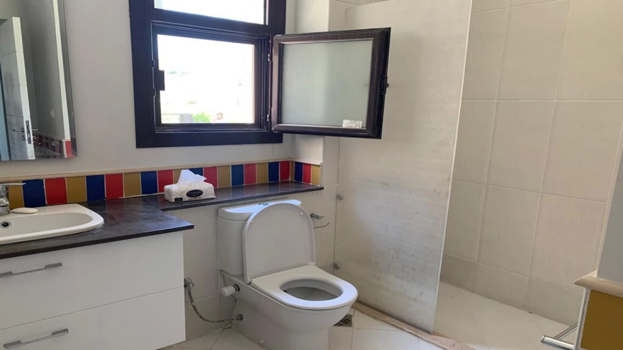 شالية 2 غرفة للايجار -- في الساحل الشمالي - بمراسي ( بلانكا )