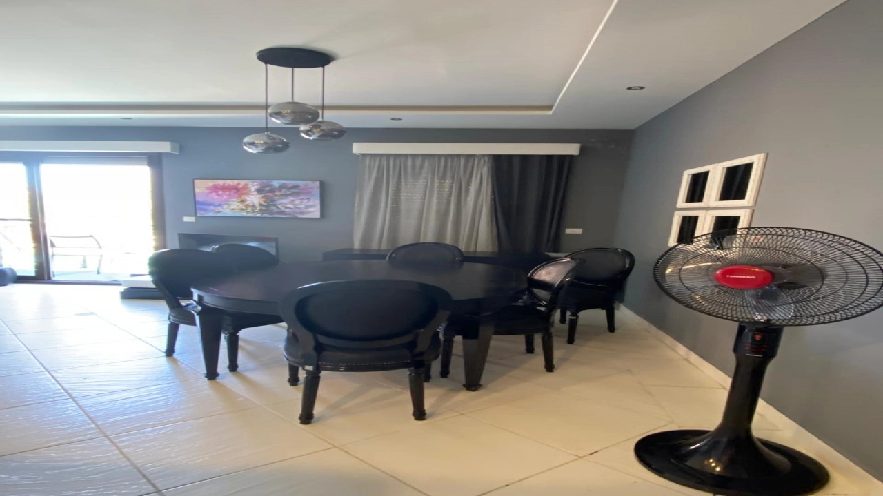 بنتهوس 2 غرفة للأيجار بالساحل الشمالي بقرية مراسي (فيردي)