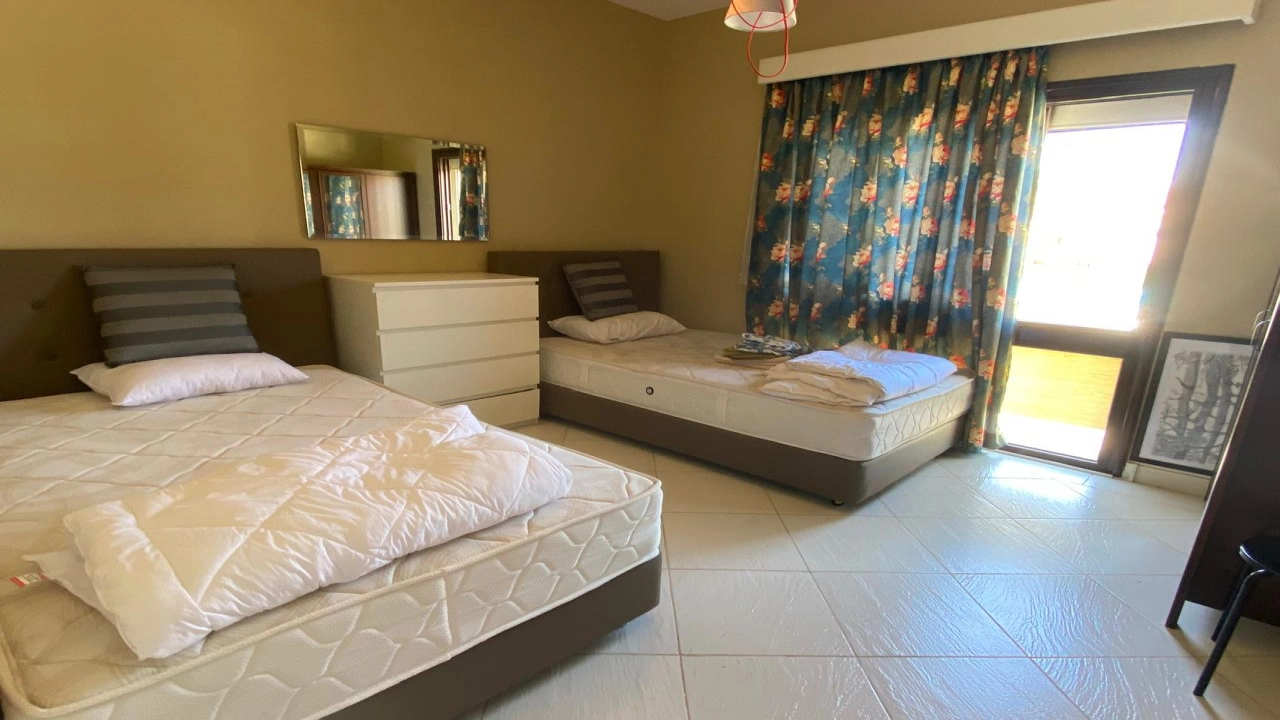 بنتهوس 2 غرفة للأيجار بالساحل الشمالي بقرية مراسي (فيردي)