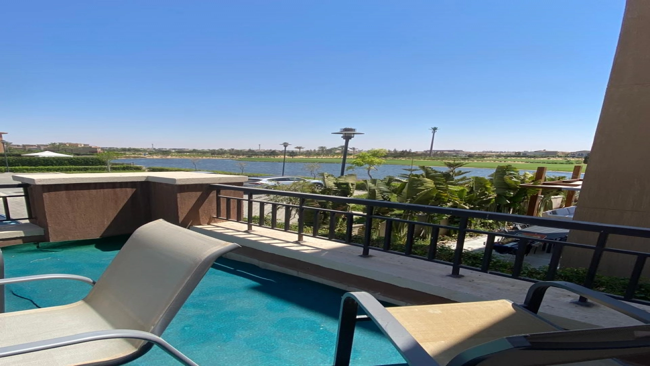 بنتهوس 2 غرفة للأيجار بالساحل الشمالي بقرية مراسي (فيردي)