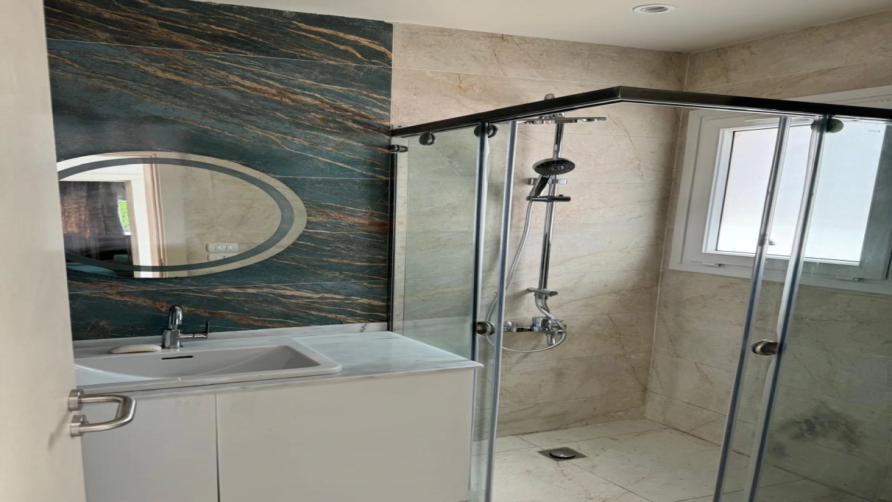 فيلا 5 غرف بالساحل الشمالي قرية