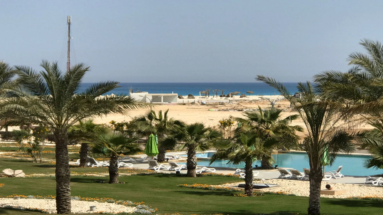 شالية للإيجار في قرية امواج الساحل الشمالي سيدي عبد الرحمن 3 غرف