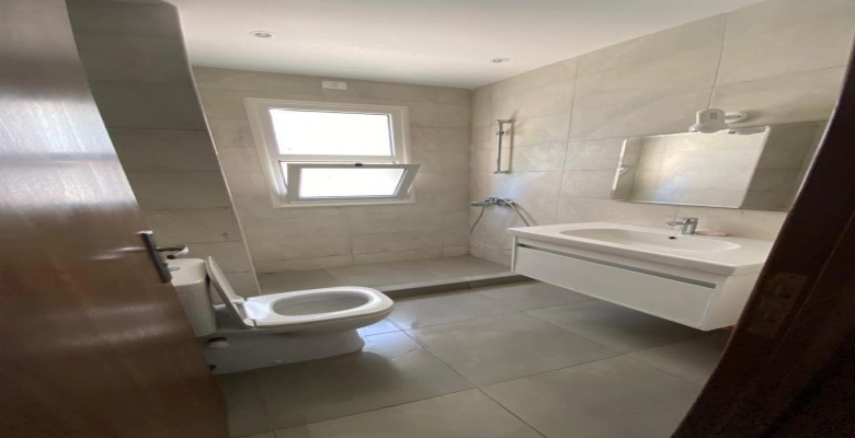 شالية للإيجار في قرية امواج الساحل الشمالي  Chalet for rent in Amwaj North Coast Village