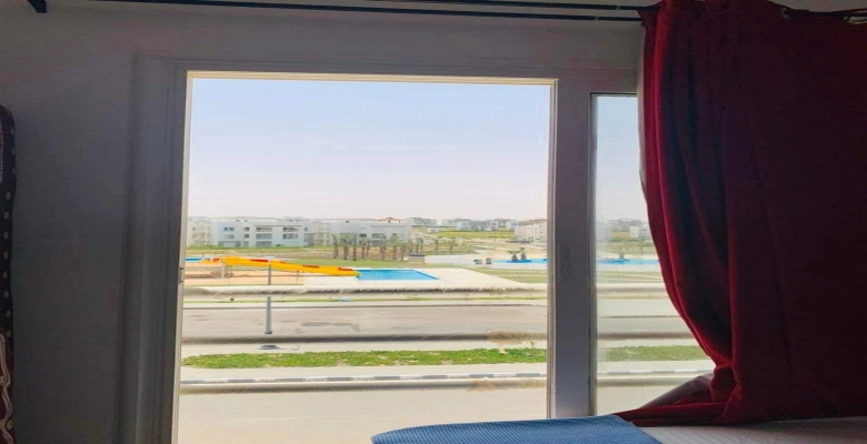 شالية للإيجار في قرية امواج الساحل الشمالي Chalet for rent in Amwaj North Coast Village