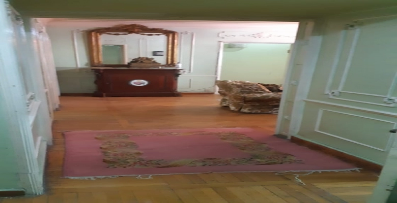 شقة للإيجار  في المهندسين تحتوي علي 4 غرف نوم + ريسبشن 3 قطع + 2 حمام + بلكونة بطول الشقة