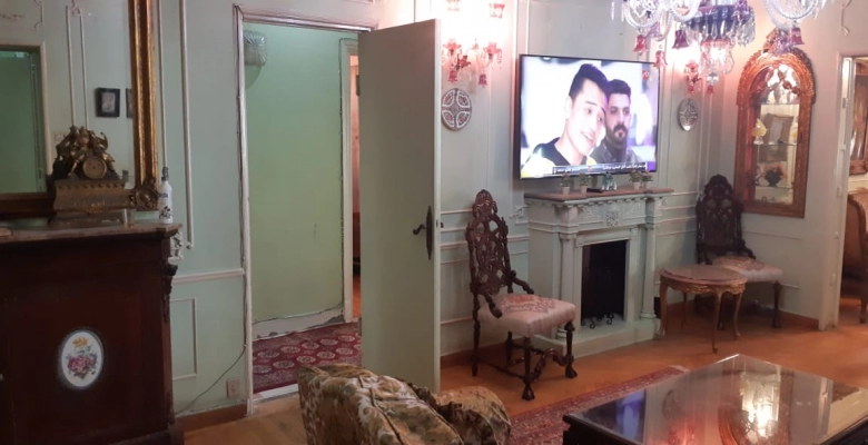 شقة للإيجار  في المهندسين تحتوي علي 4 غرف نوم + ريسبشن 3 قطع + 2 حمام + بلكونة بطول الشقة